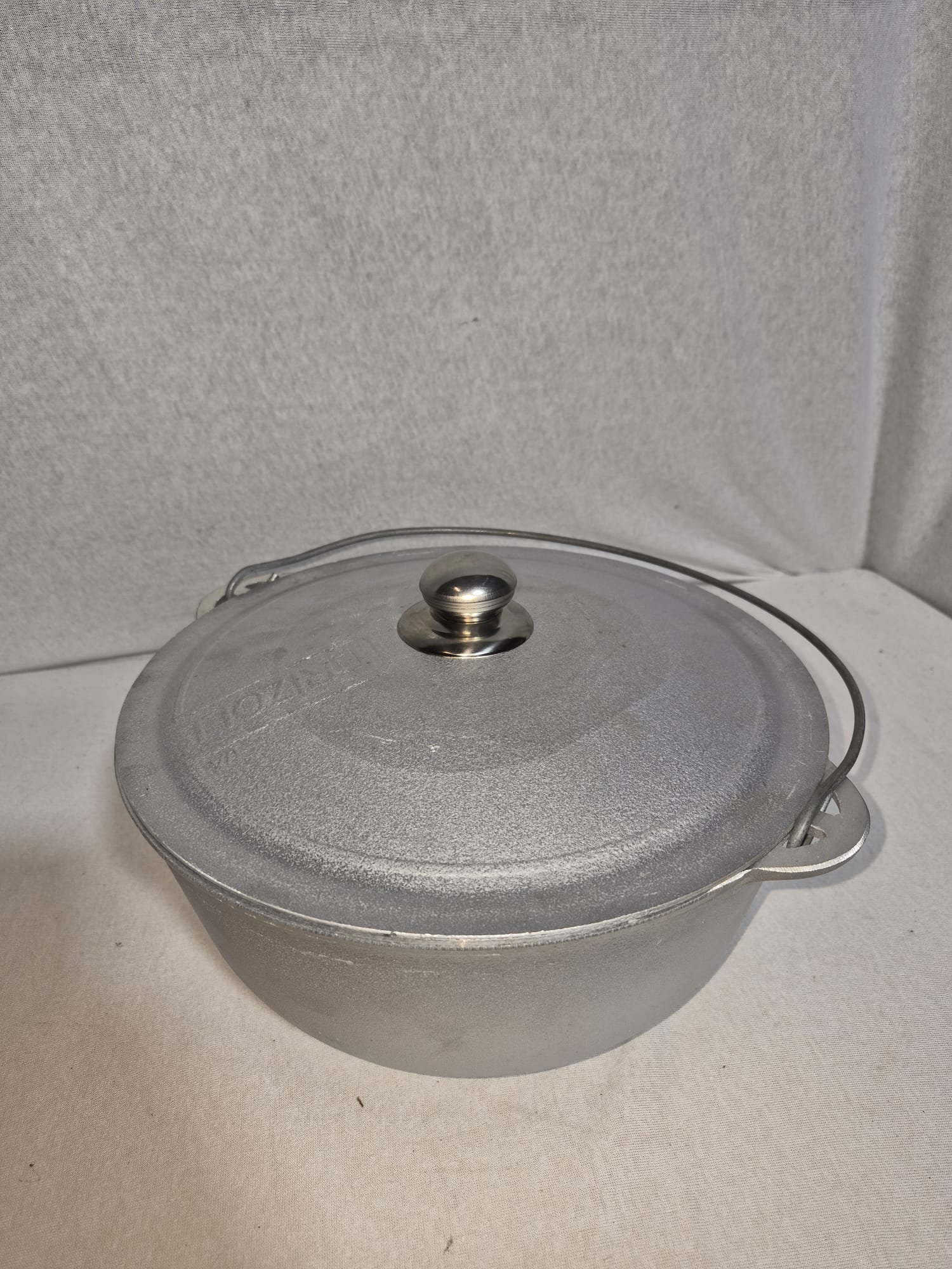 Ceaun Aluminiu+Capac cu toarta 6 Litri