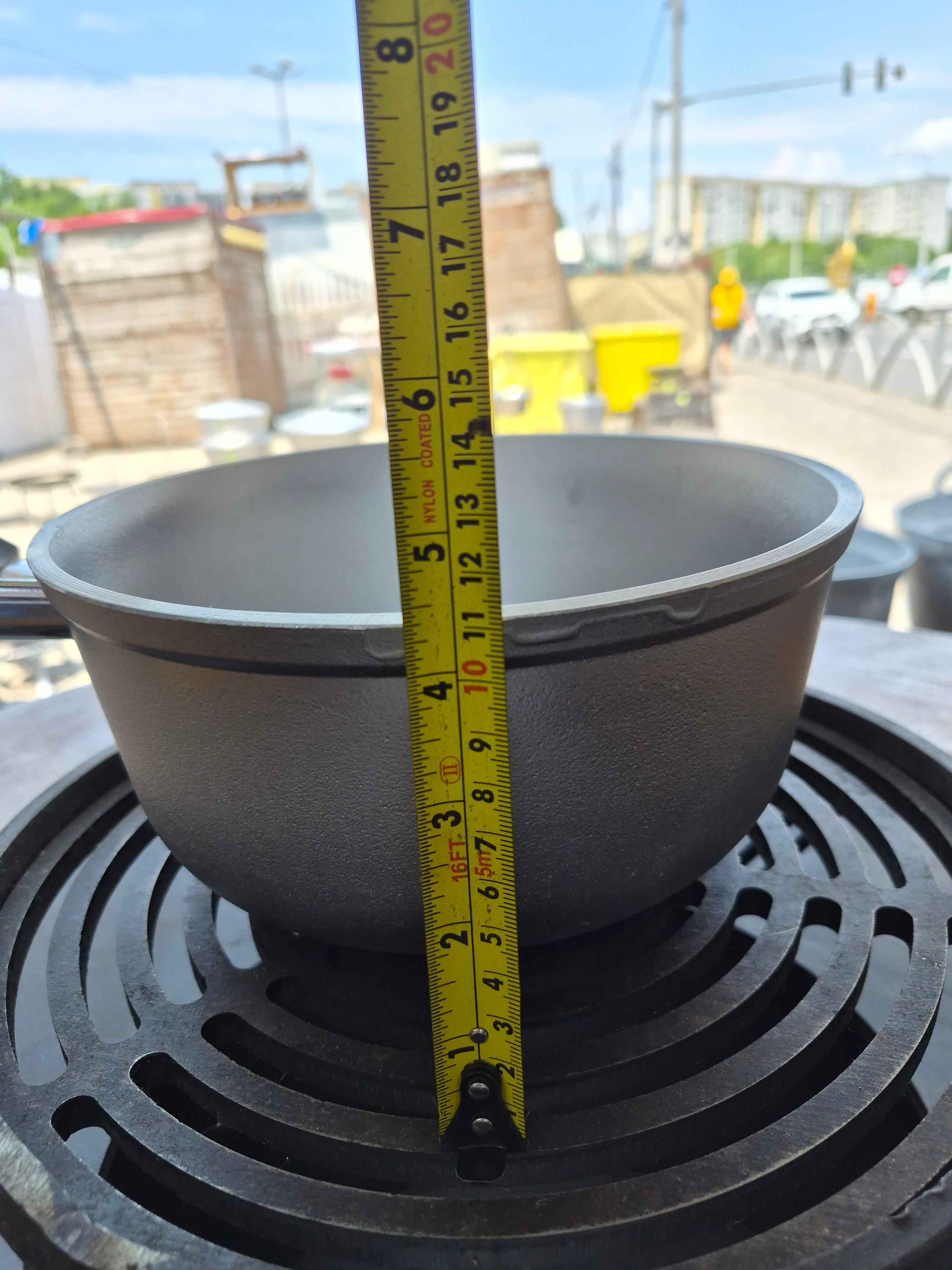 Cauş 3L Aluminiu cu capac cu maner plastic.