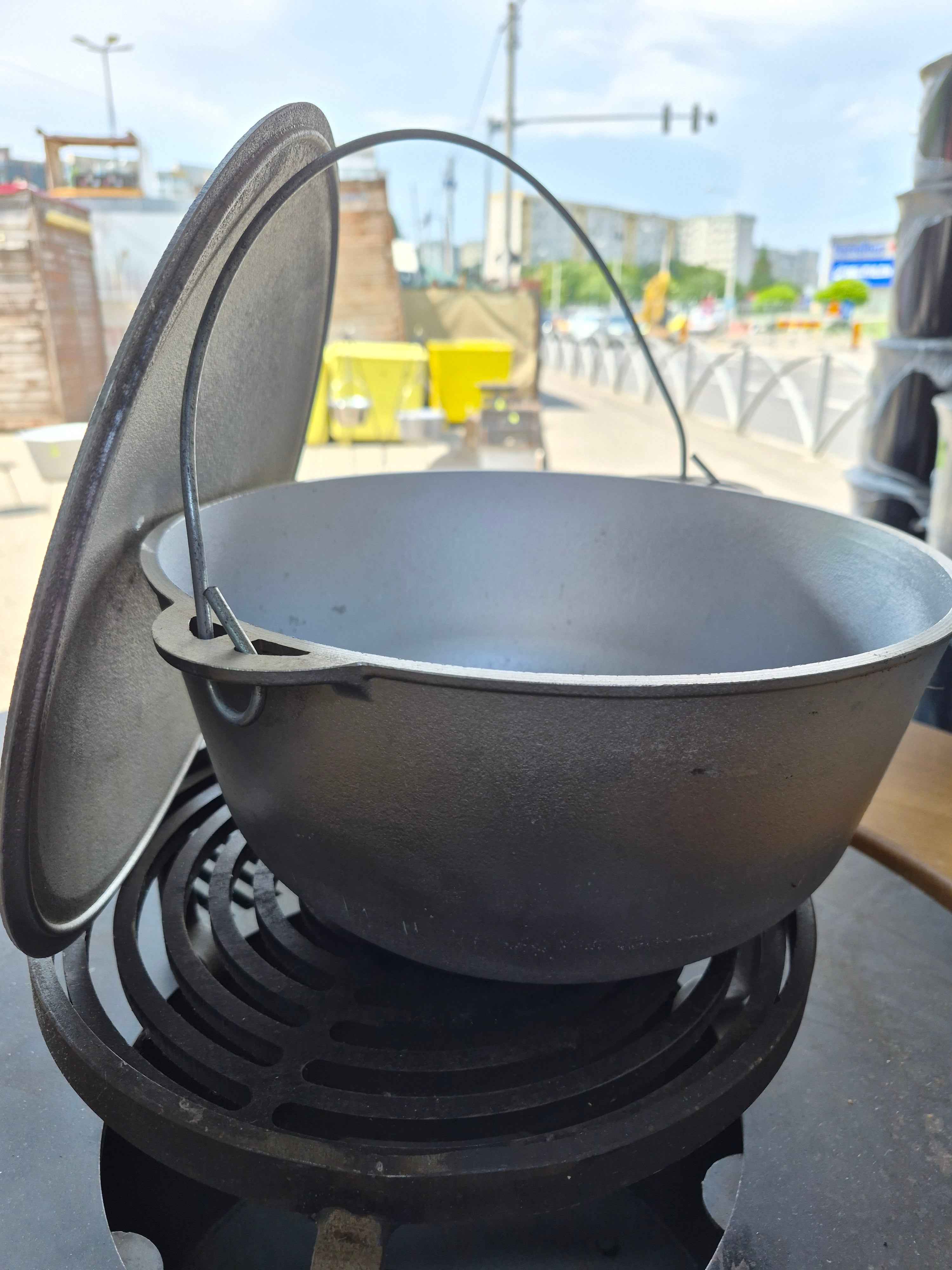 Ceaun 10L Aluminiu turnat cu toartă și capac.