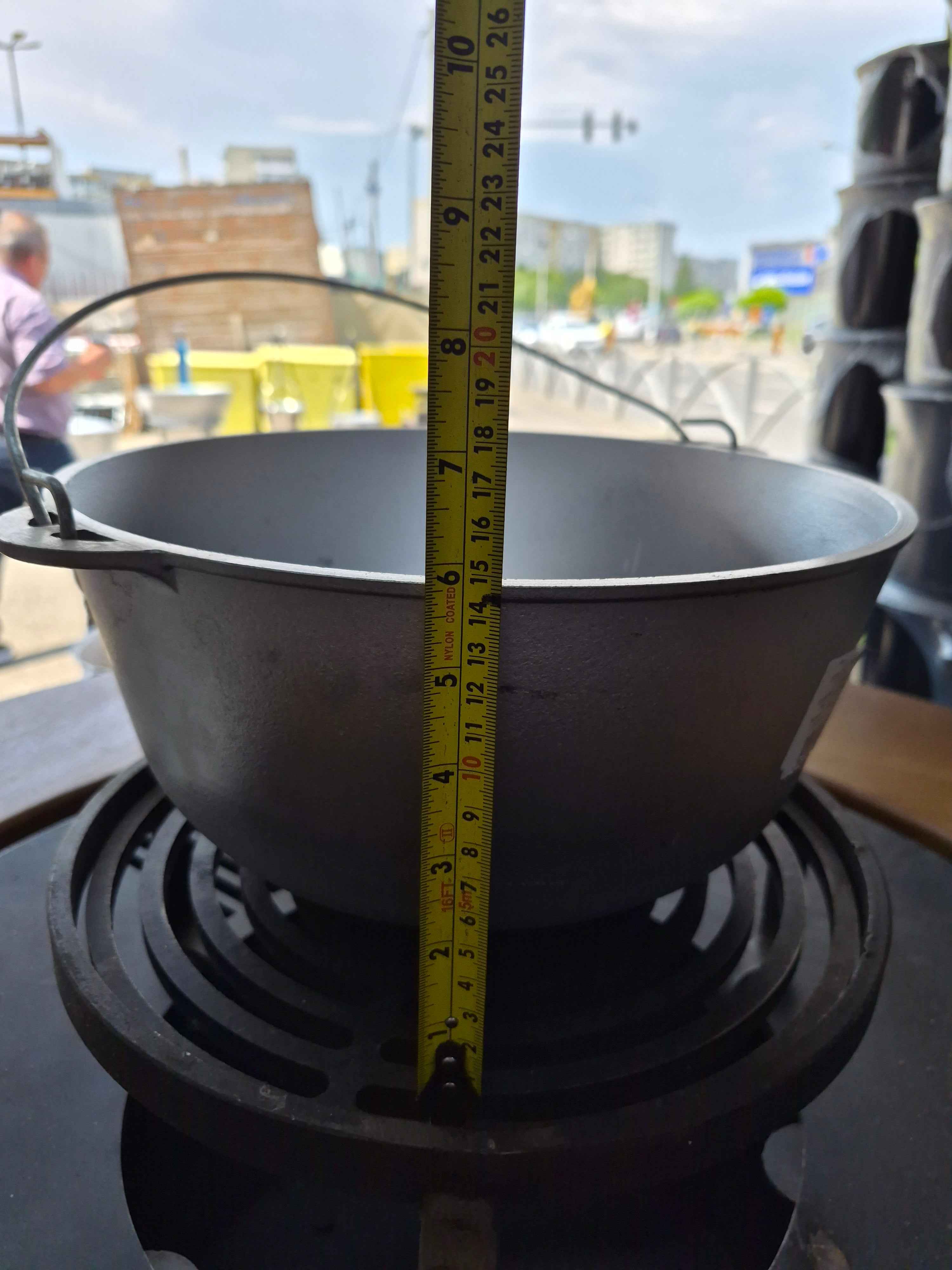 Ceaun 10L Aluminiu turnat cu toartă și capac.