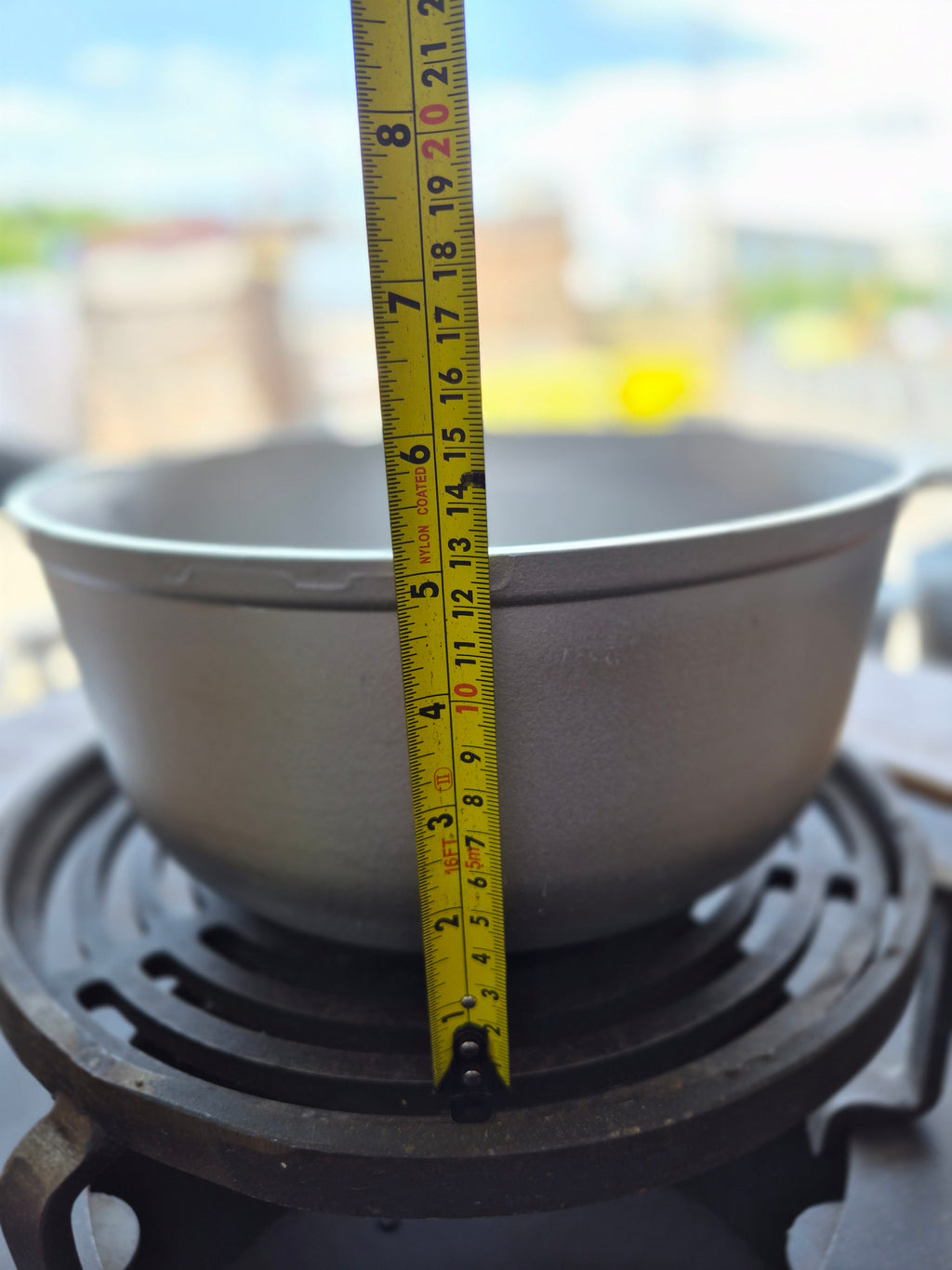 Cauş 5L Aluminiu turnat cu capac si maner plastic.