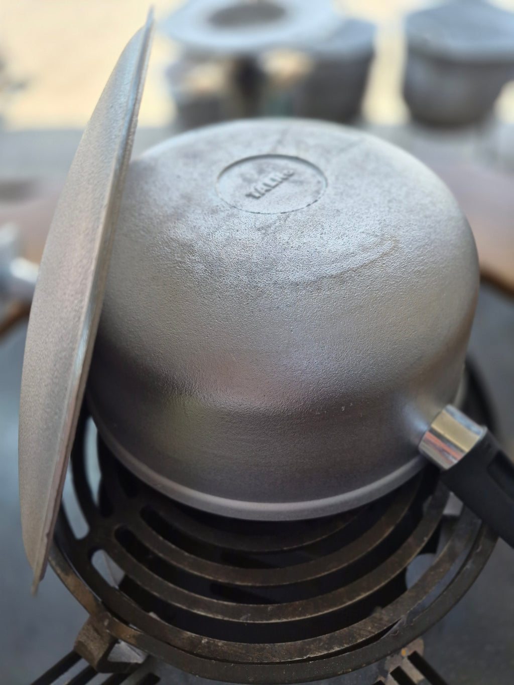 Cauş 5L Aluminiu turnat cu capac si maner plastic.