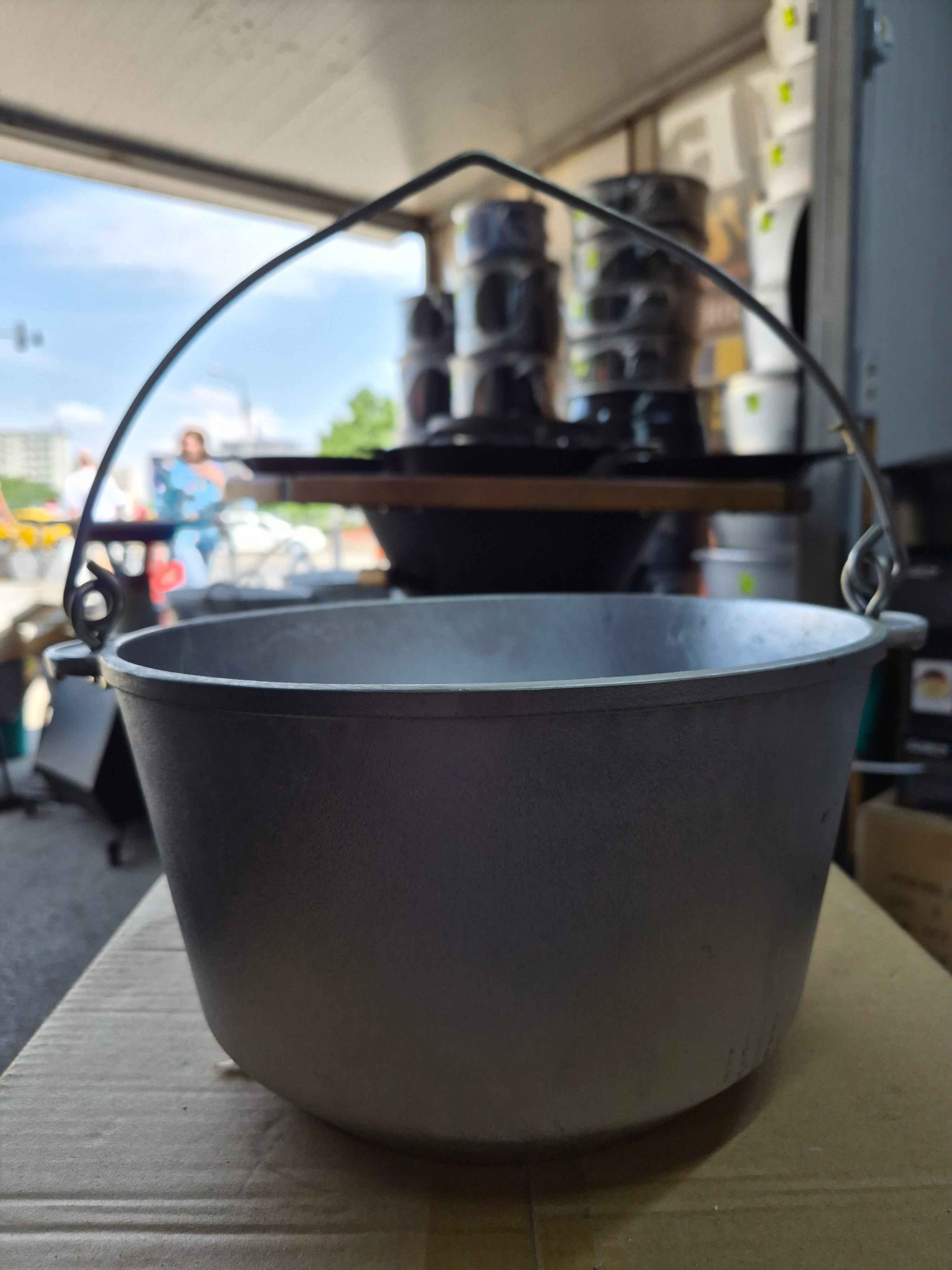 Ceaun 6L Aluminiu turnat cu toartă.
