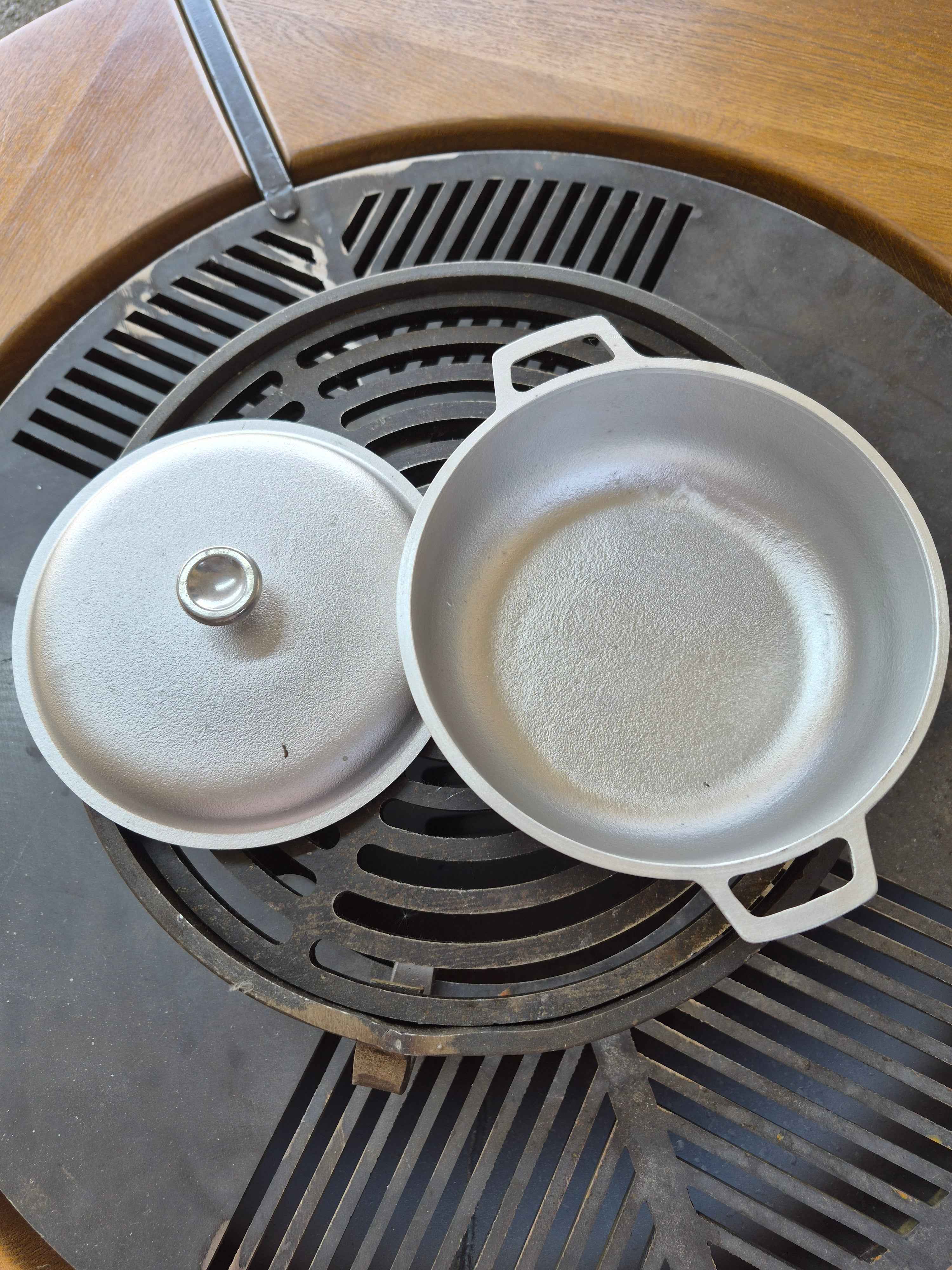 Cratiță 1L Aluminiu turnat cu capac.
