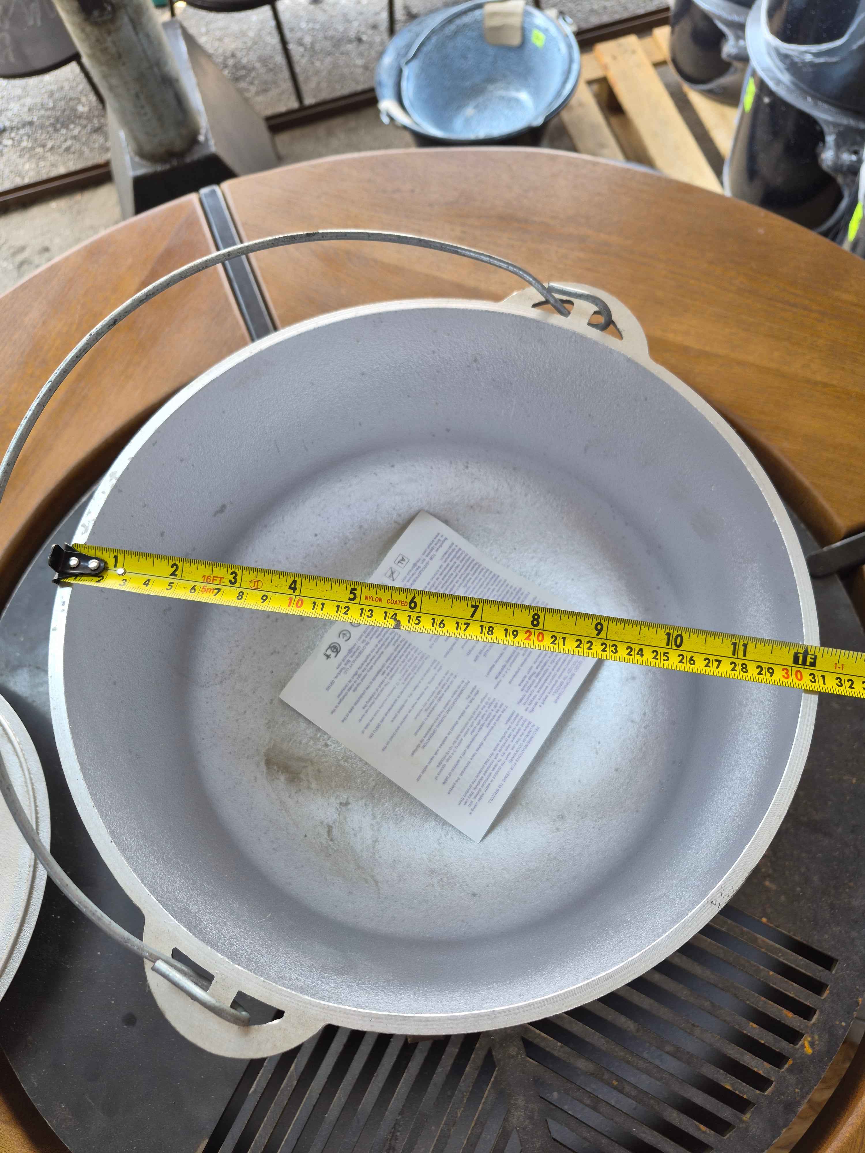 Ceaun 10L Aluminiu turnat cu toartă și capac.