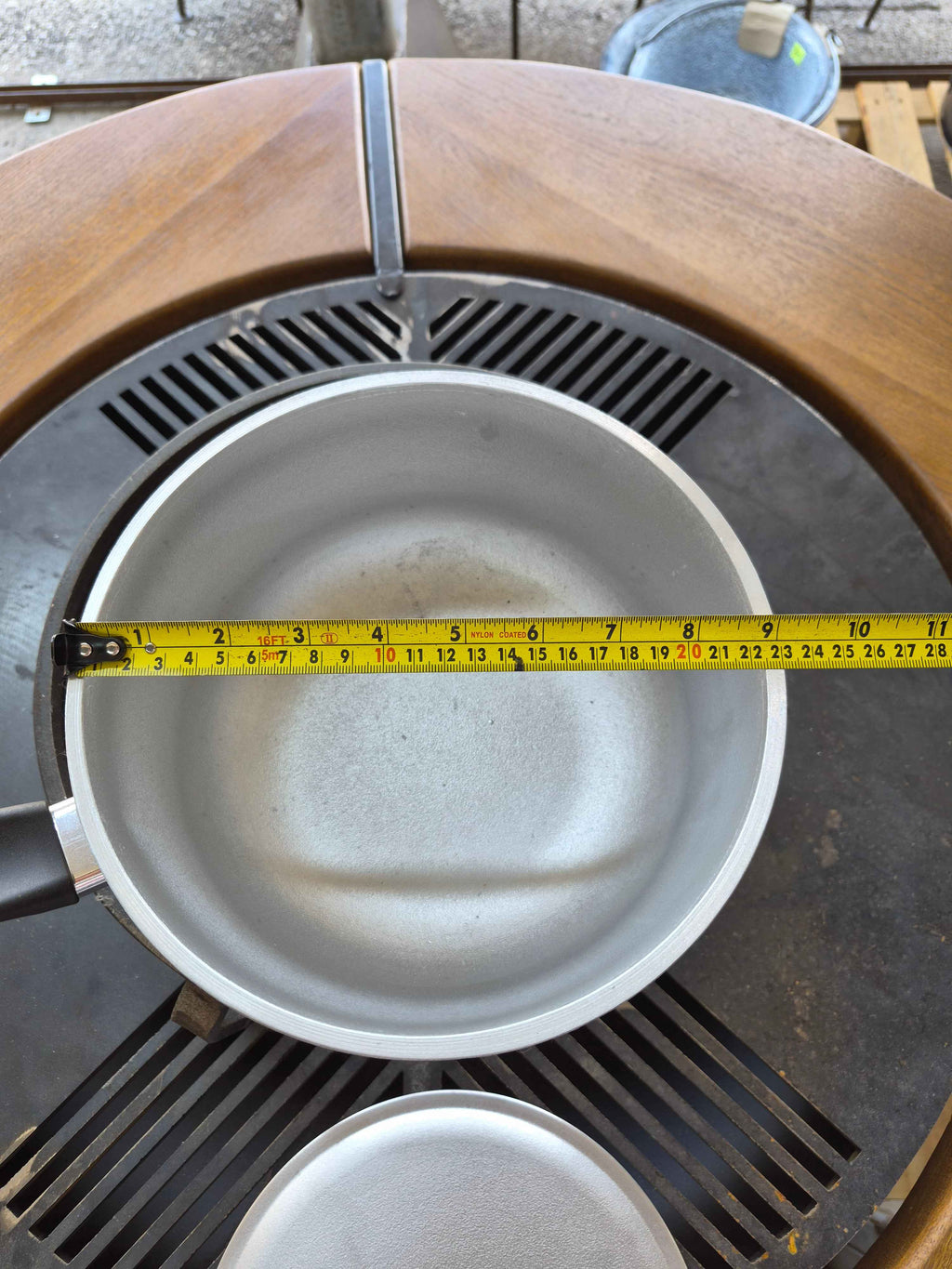 Cauş 3L Aluminiu cu capac cu maner plastic.