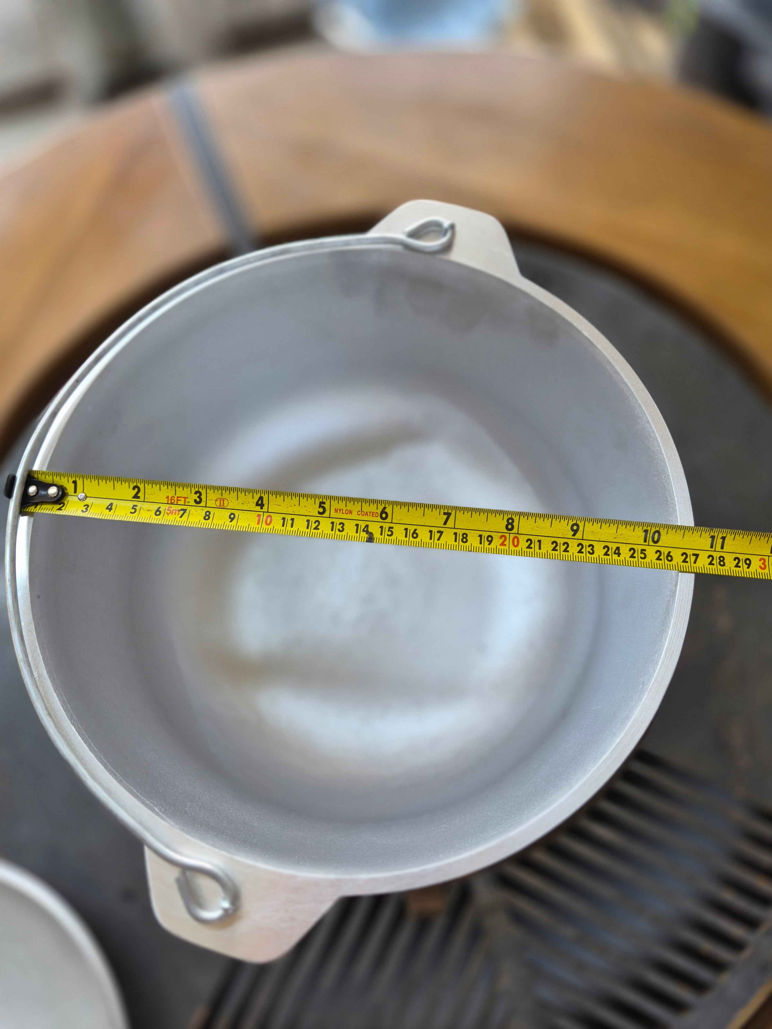 Ceaun 5L Aluminiu turnat cu capac si toartă.