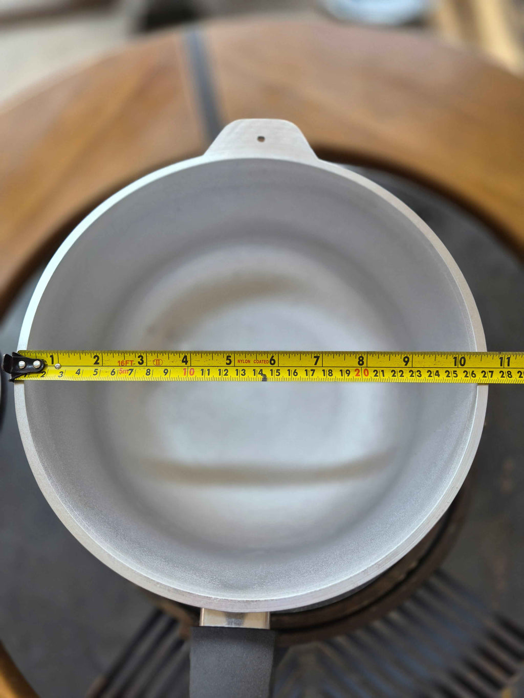 Cauş 5L Aluminiu turnat cu capac si maner plastic.